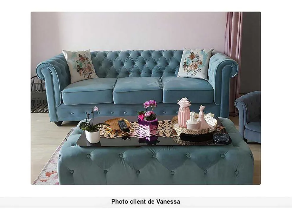 Drie- En Tweezitsbank Van Pastelblauw Velours Chesterfield